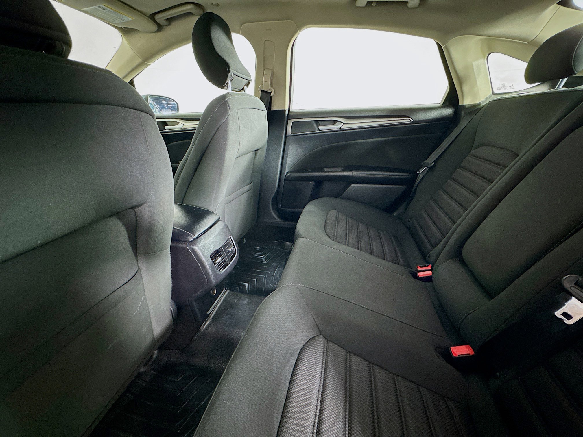 Used 2019 Ford Fusion SE FWD image 24