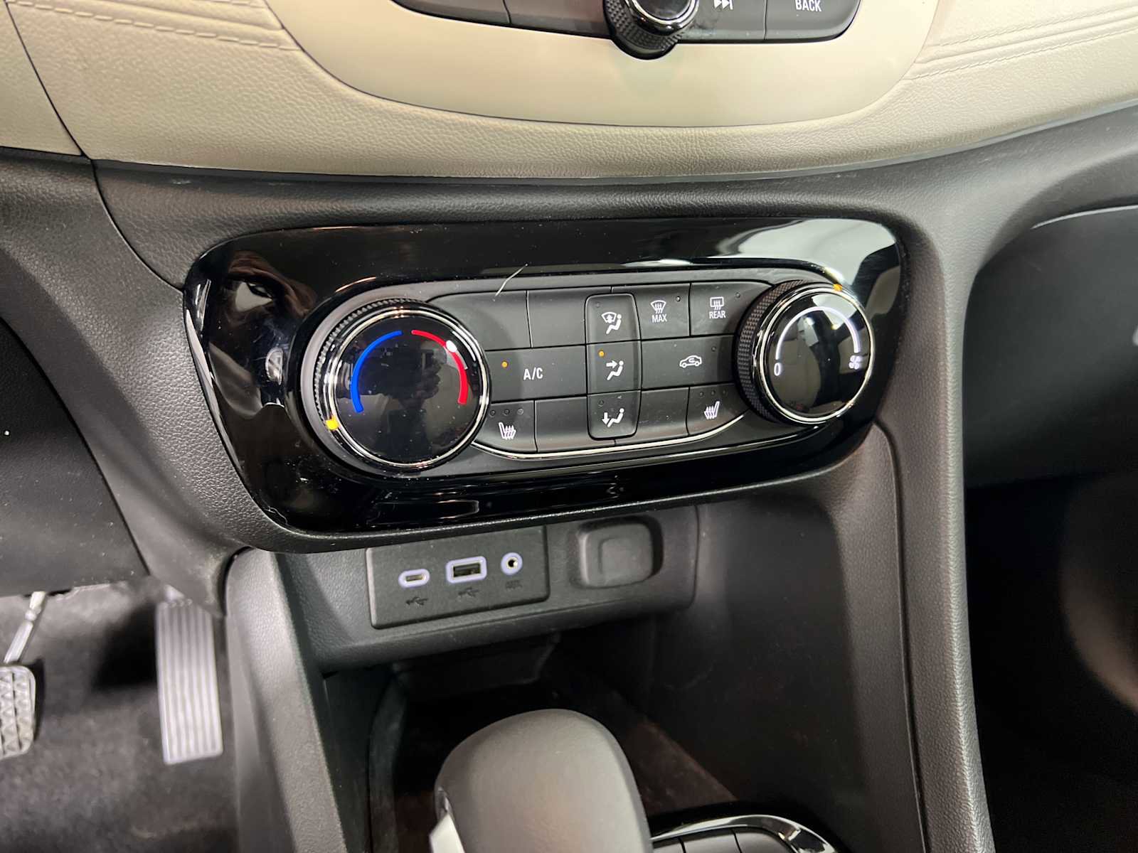 Used 2023 Buick Encore GX Preferred w/ Cold Weather Comfort Package image 26