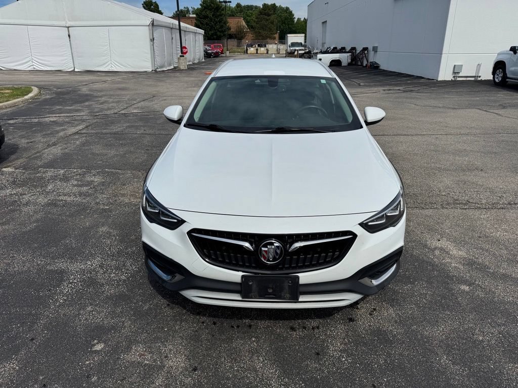 Used 2018 Buick Regal Essence w/ Driver Confidence Package #1 AWD/4WD image 2