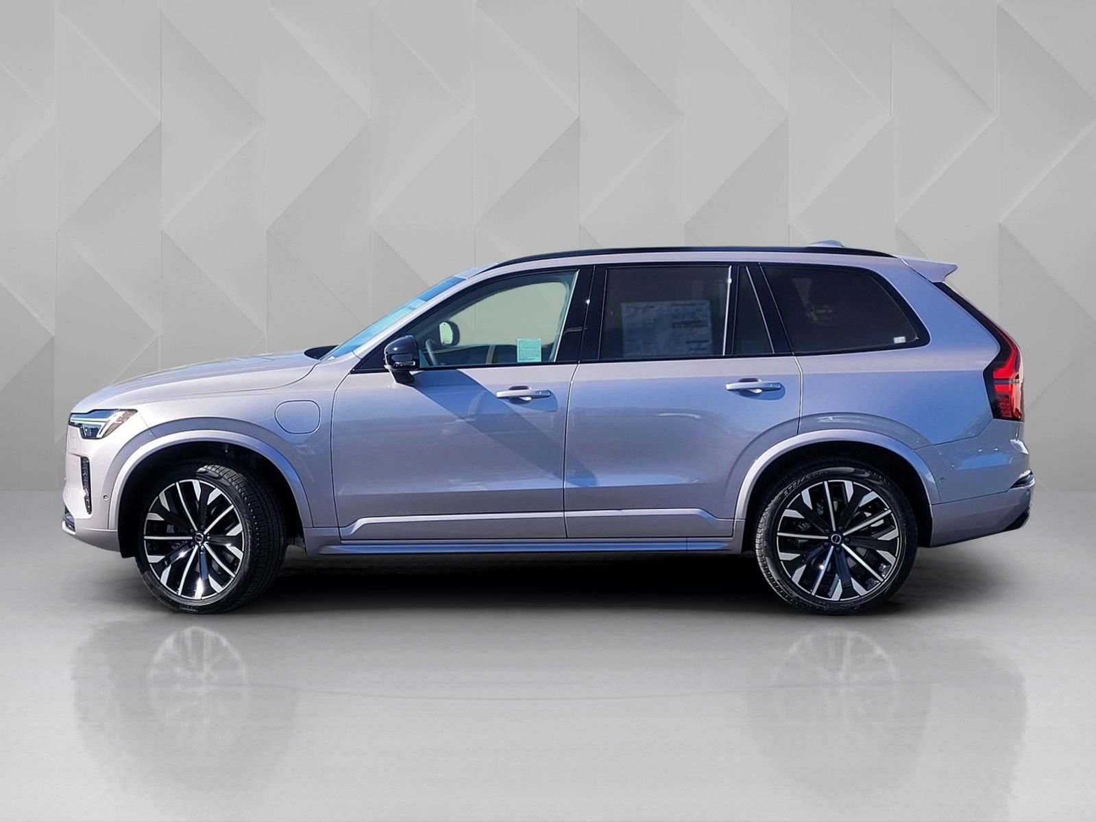 New 2026 Volvo XC90 T8 Ultra w/ Protection Package image 3