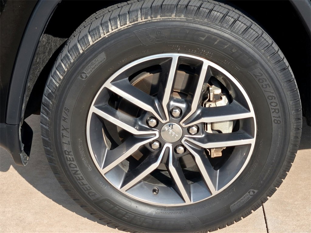 Used 2017 Jeep Grand Cherokee Limited image 9