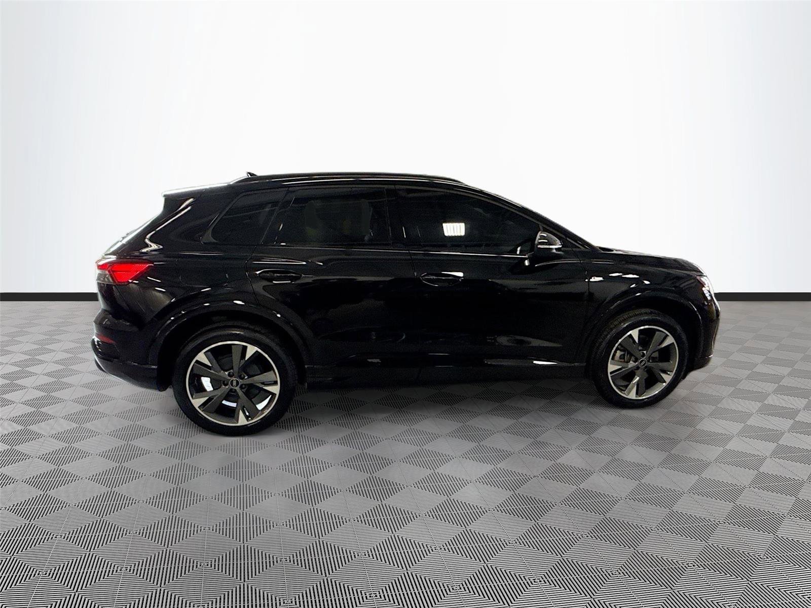 Certified 2024 Audi Q4 e-tron Premium Plus AWD/4WD image 8