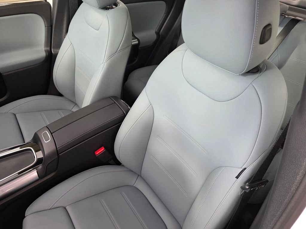 New 2026 Mercedes-Benz GLA 35 AMG 4MATIC image 8