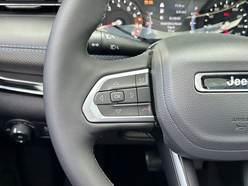 New 2025 Jeep Compass Latitude w/ Sun & Sound Group AWD/4WD image 45