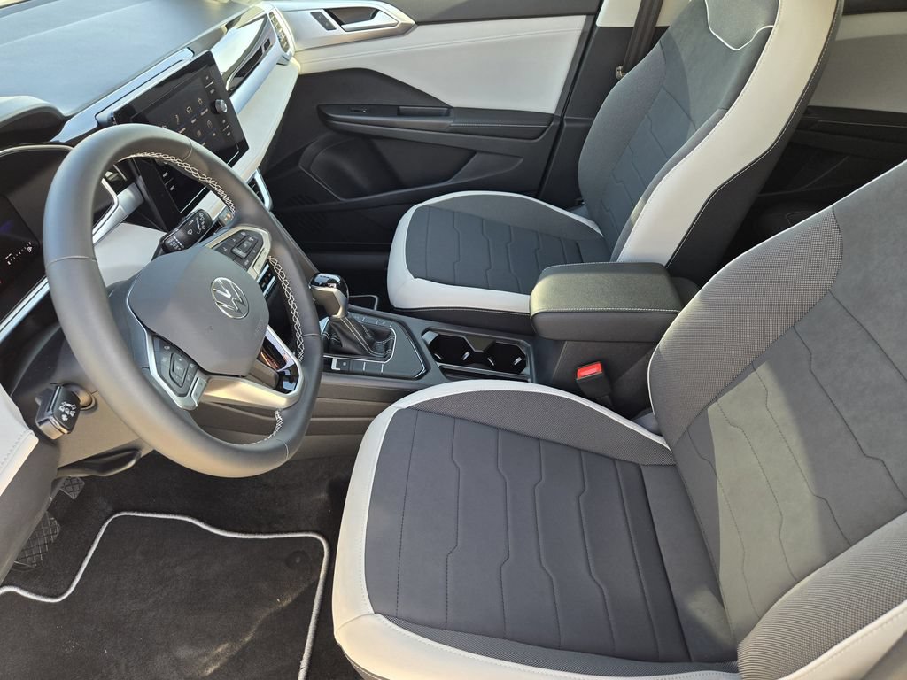 New 2026 Volkswagen Taos SE FWD image 12
