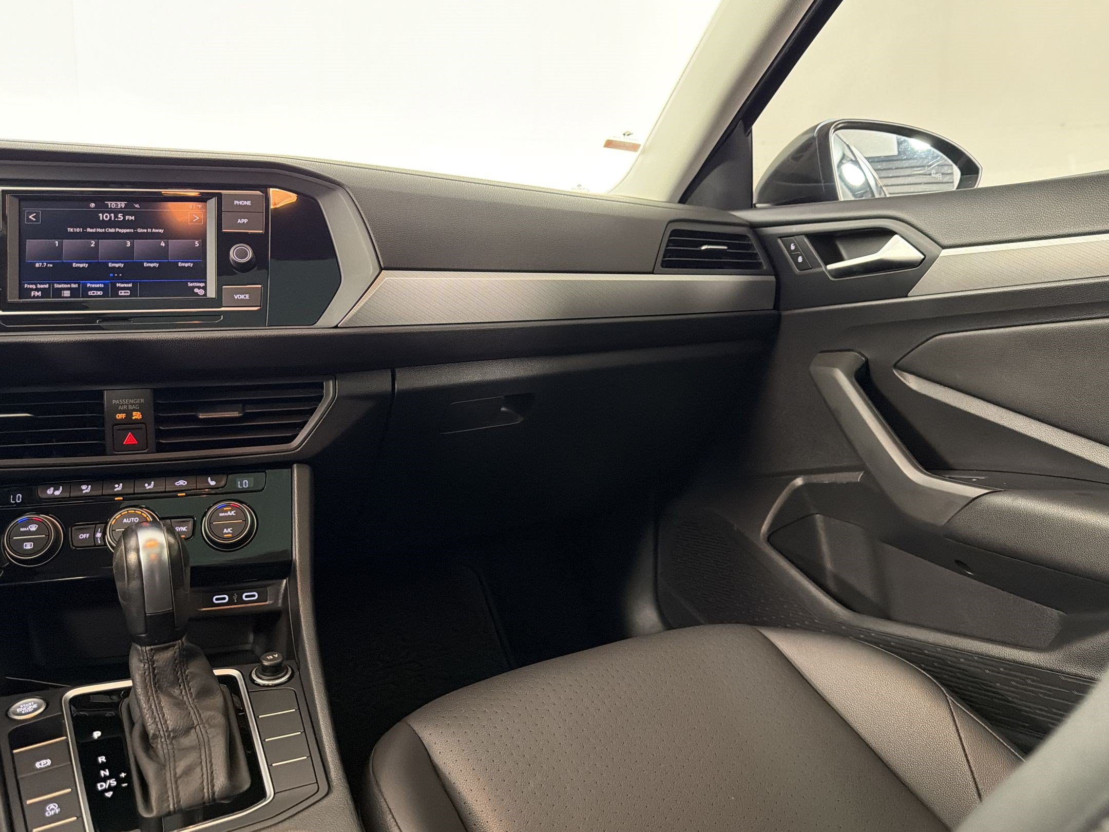 Used 2020 Volkswagen Jetta SE w/ SE Cold Weather Package FWD image 29