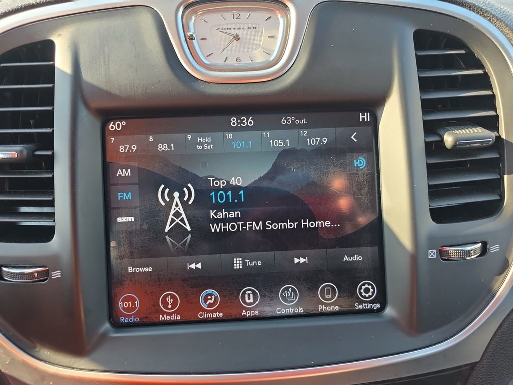 Used 2018 Chrysler 300 Limited image 17