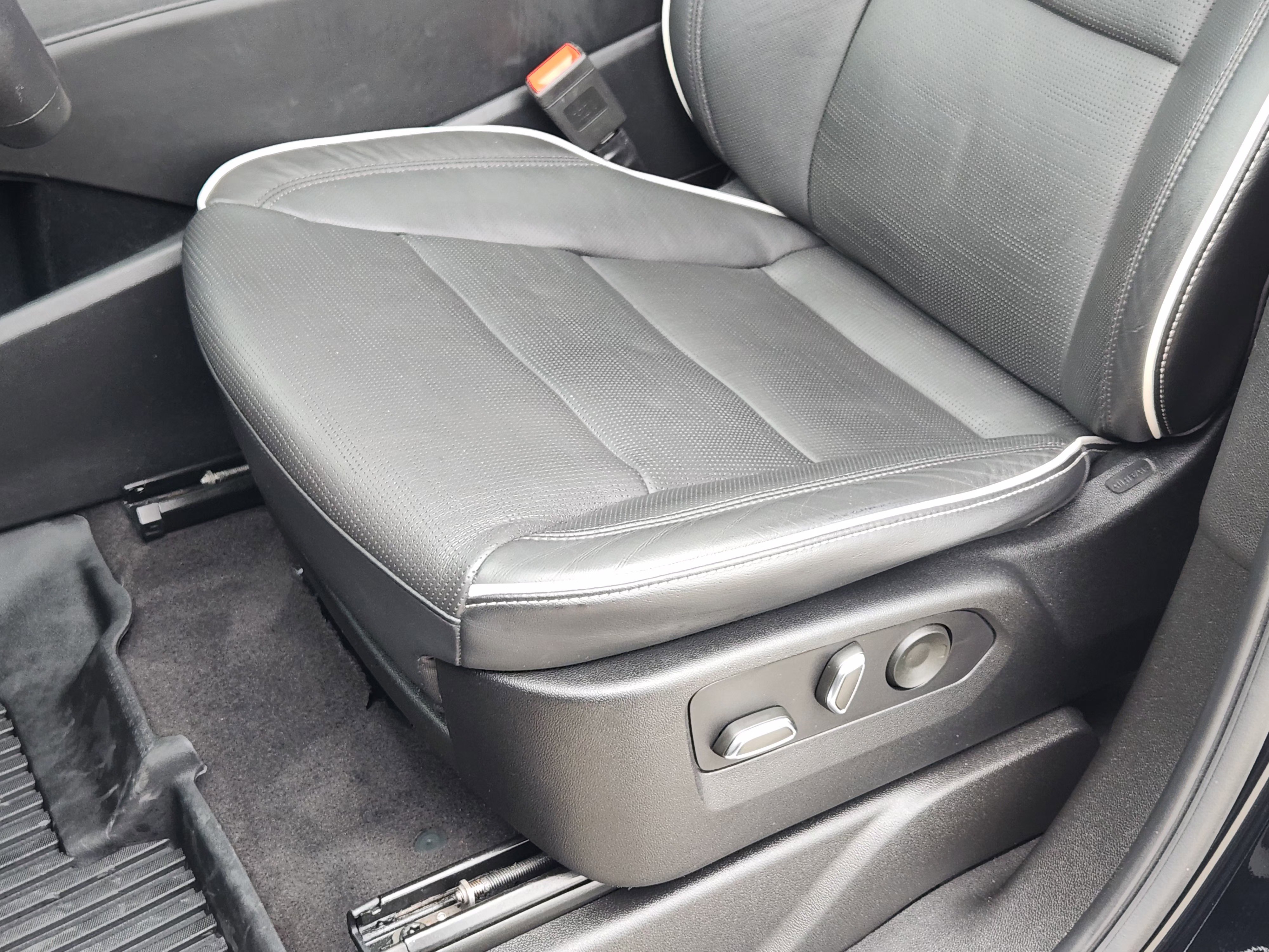 Used 2023 Cadillac Escalade ESV Premium Luxury AWD/4WD image 26