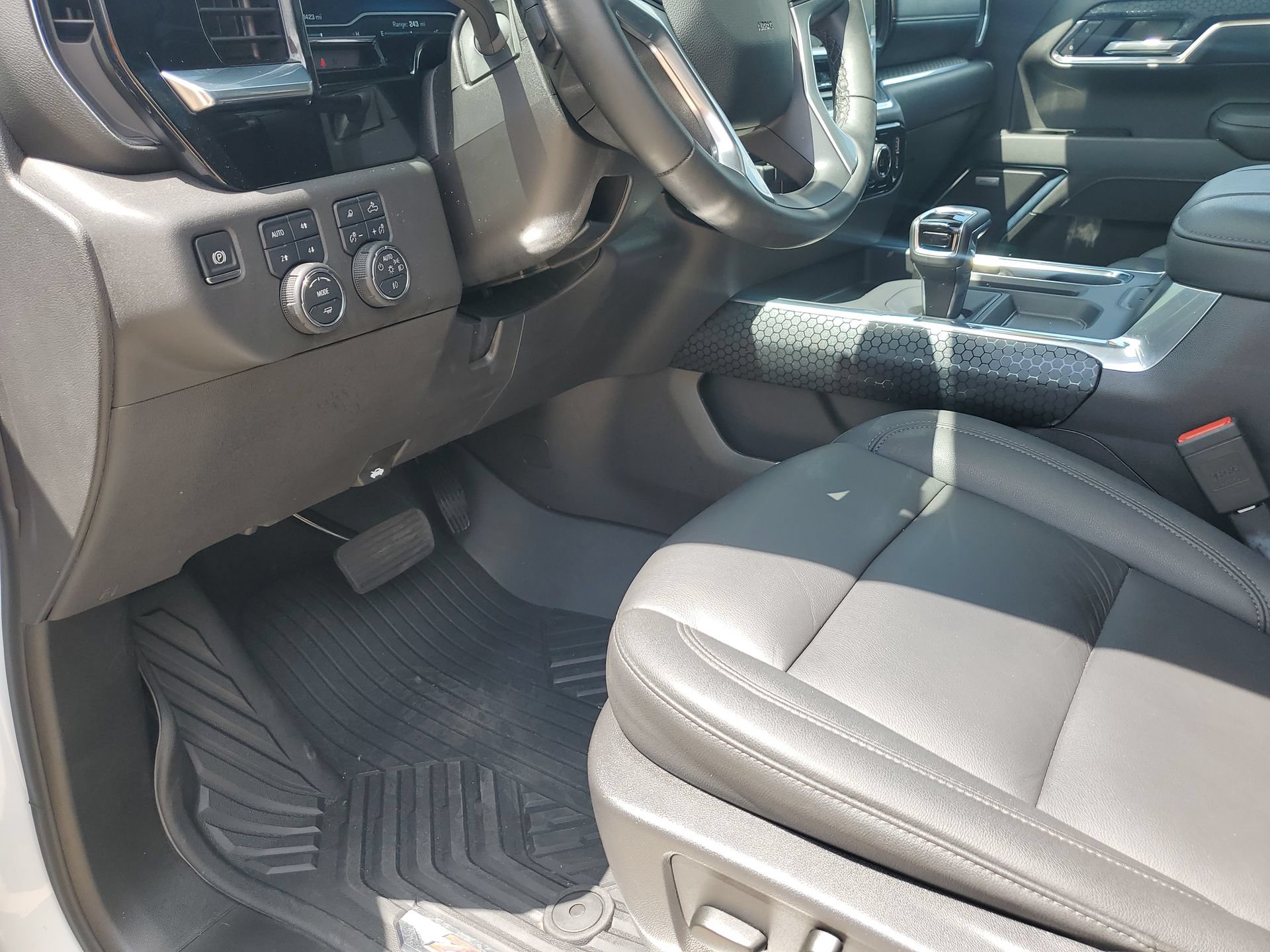 Used 2025 Chevrolet Silverado 1500 LT Trail Boss w/ LT Trail Boss Premium Package AWD/4WD image 26