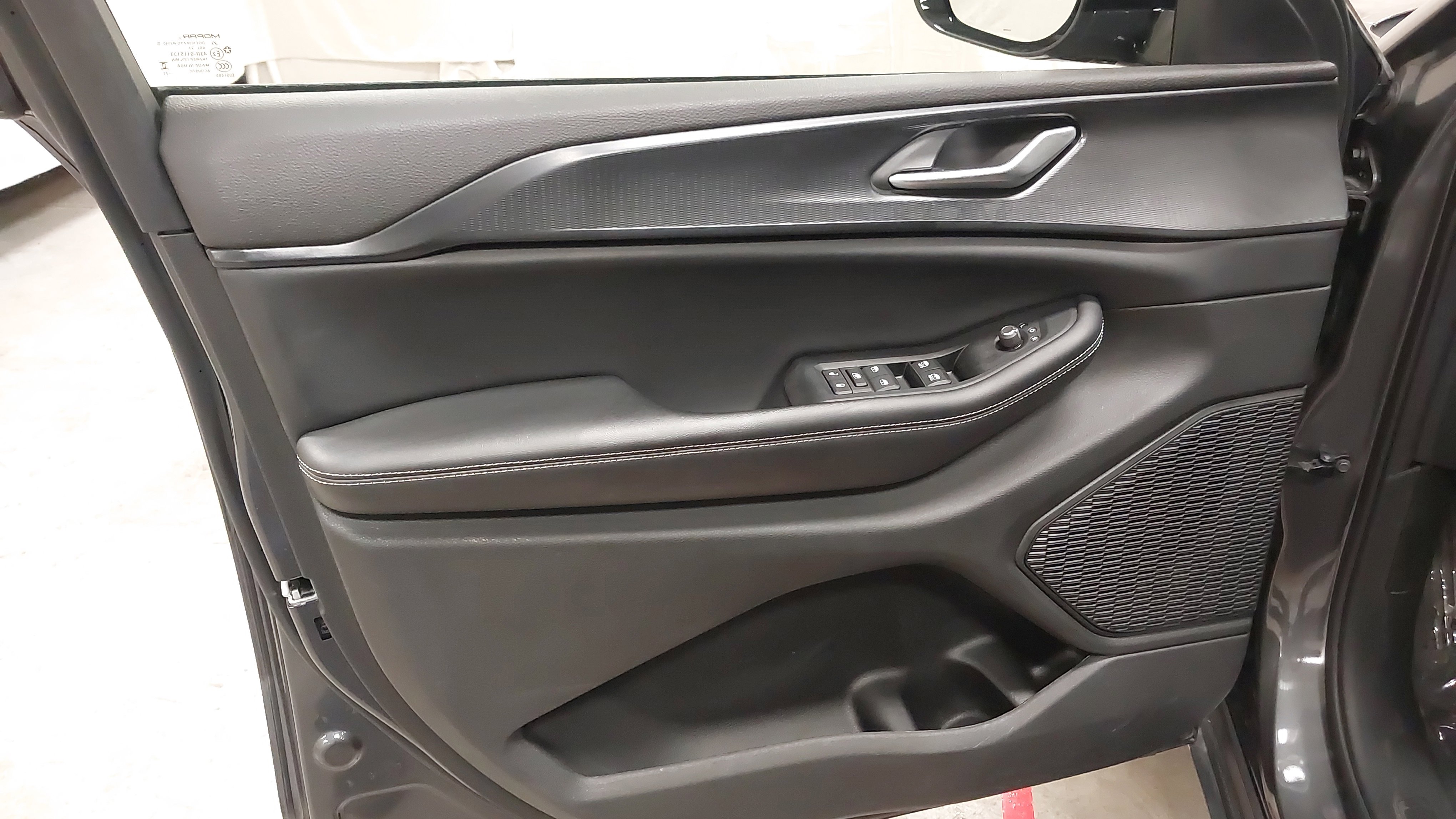 Used 2023 Jeep Grand Cherokee Altitude AWD/4WD image 24