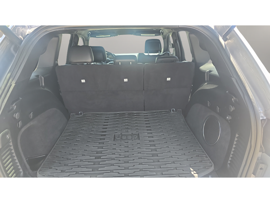 Used 2018 Jeep Grand Cherokee Altitude AWD/4WD image 9