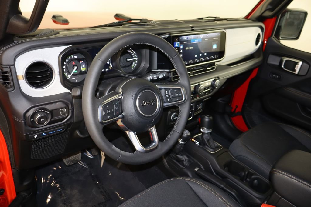 Used 2025 Jeep Wrangler Unlimited Sahara w/ Safety Group image 25