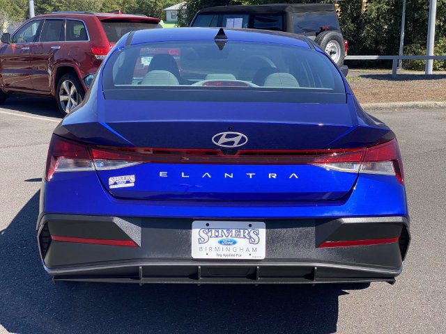 Used 2024 Hyundai Elantra SEL FWD image 28