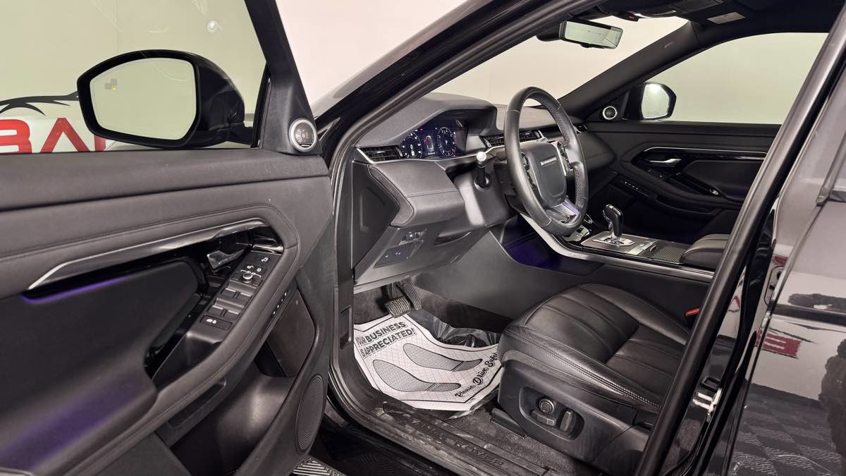 Used 2020 Land Rover Range Rover Evoque SE AWD/4WD image 12