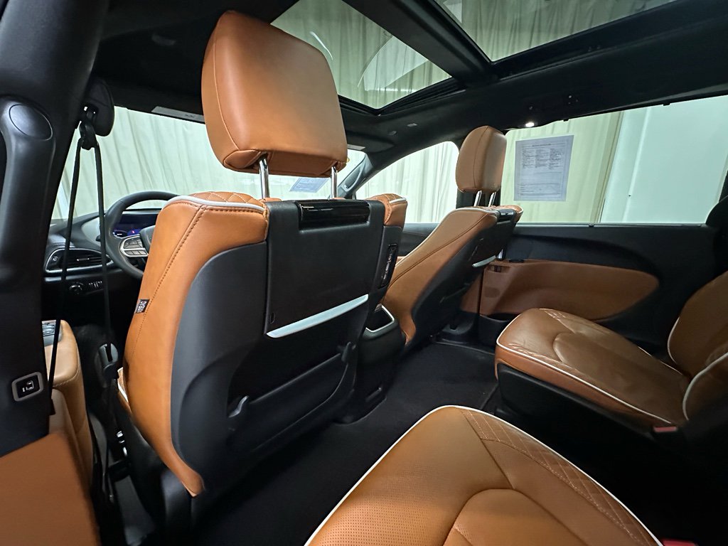 Used 2025 Chrysler Pacifica Pinnacle image 25