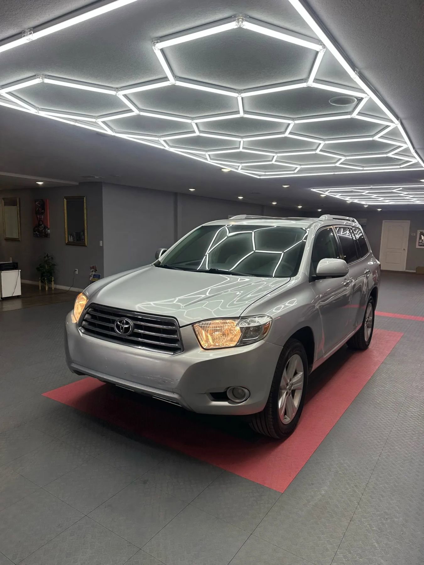 Used 2010 Toyota Highlander Limited image 2