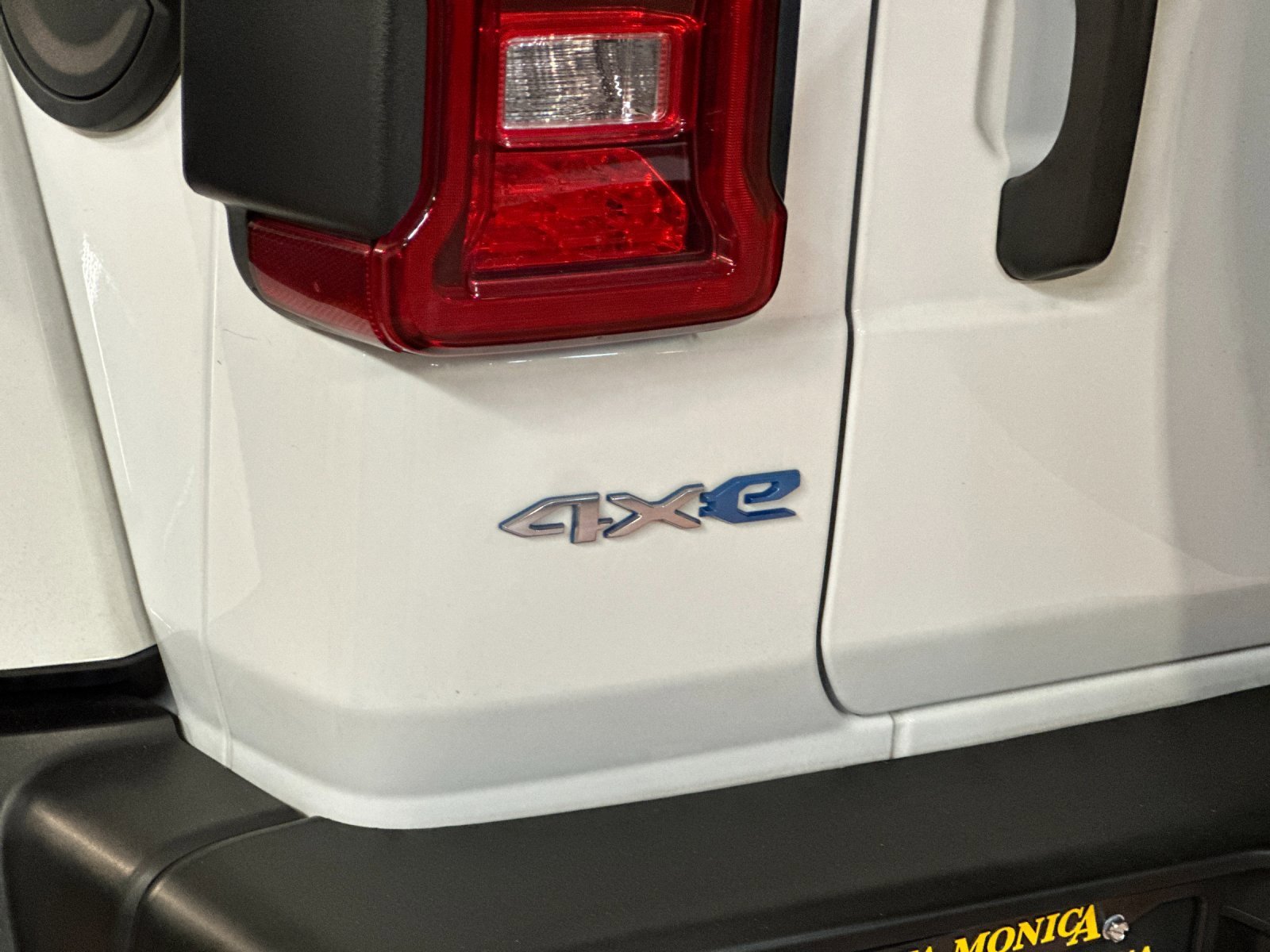 Used 2022 Jeep Wrangler Unlimited Sahara w/ Cold Weather Group image 26