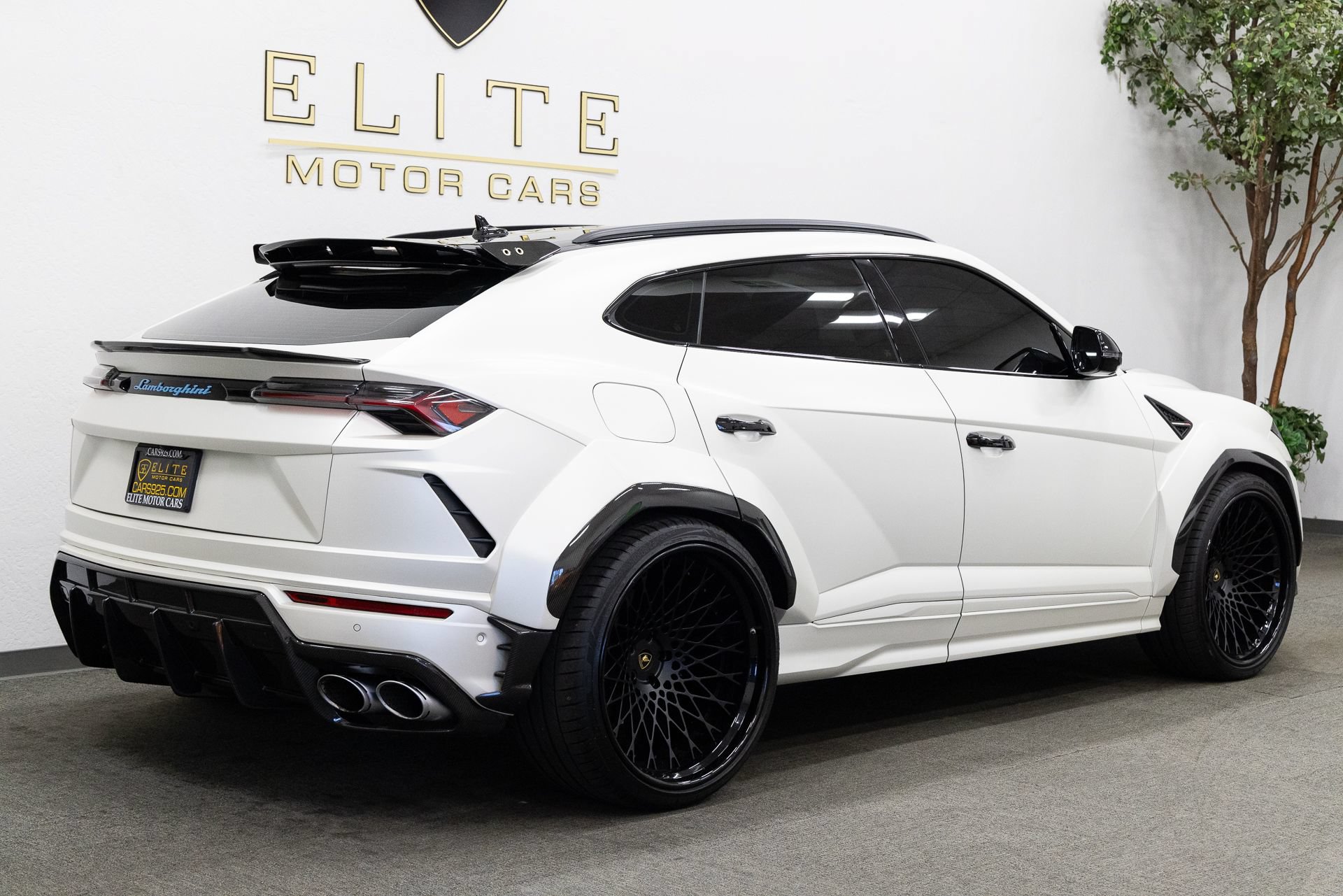 Used 2020 Lamborghini Urus AWD/4WD image 11