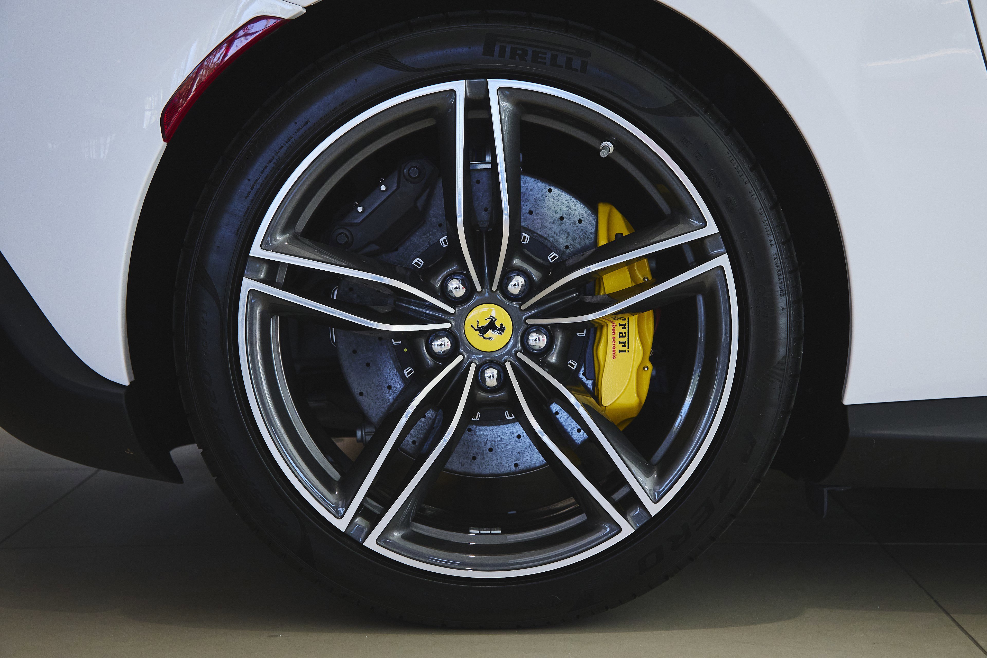 Used 2024 Ferrari Roma Spider image 45