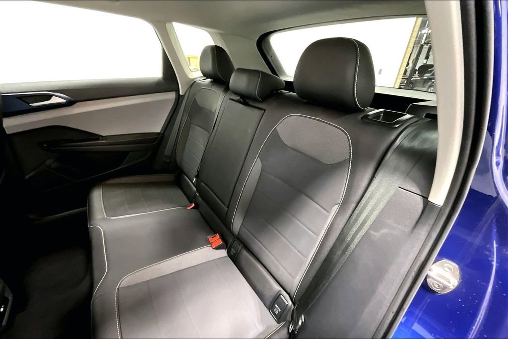 Used 2024 Volkswagen Taos SE image 35