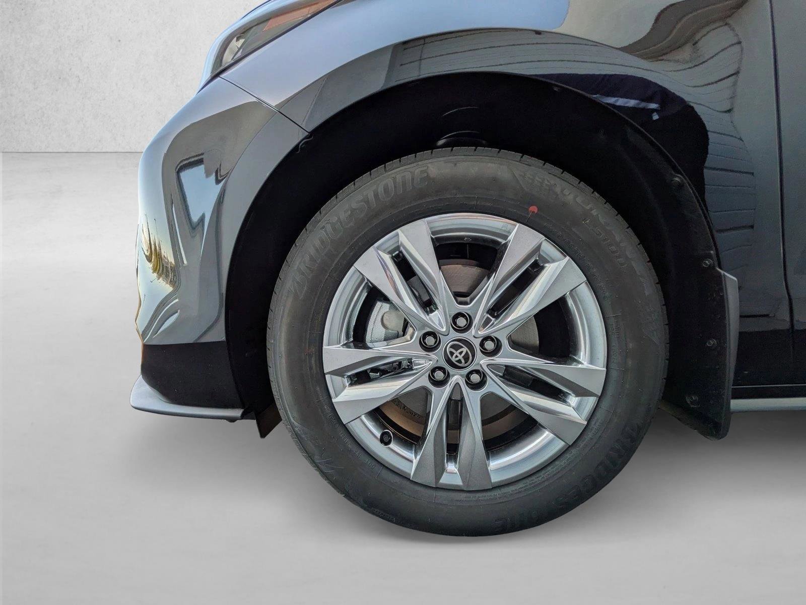 New 2026 Toyota Sienna XLE FWD image 10