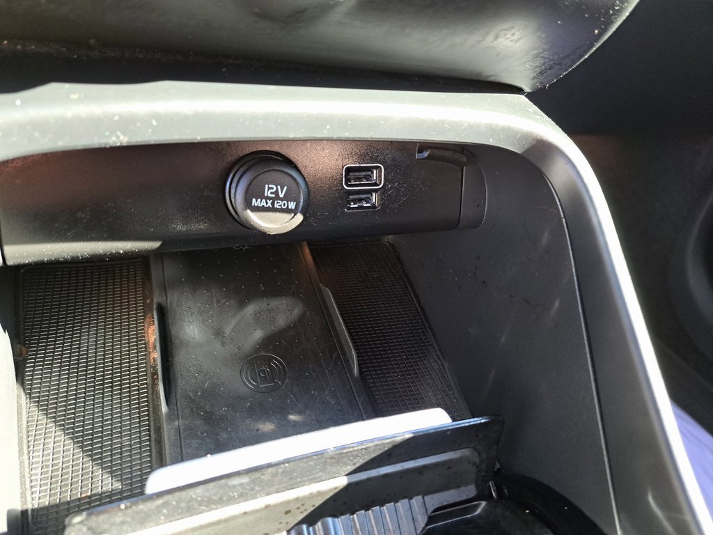 Used 2020 Volvo XC40 T5 R-Design w/ Protection Package Premier image 16