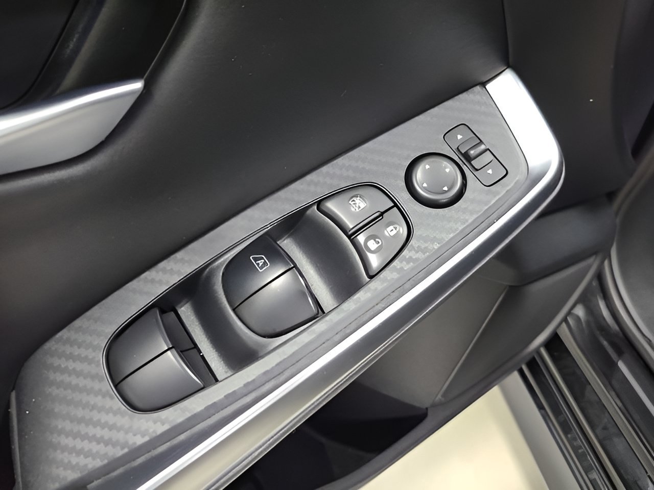 Used 2025 Nissan Sentra SR w/ Midnight Edition FWD image 21