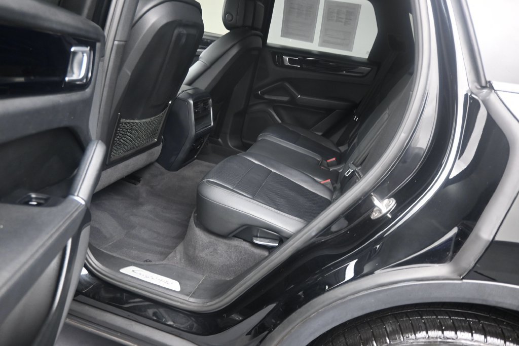 Used 2020 Porsche Cayenne AWD/4WD image 15