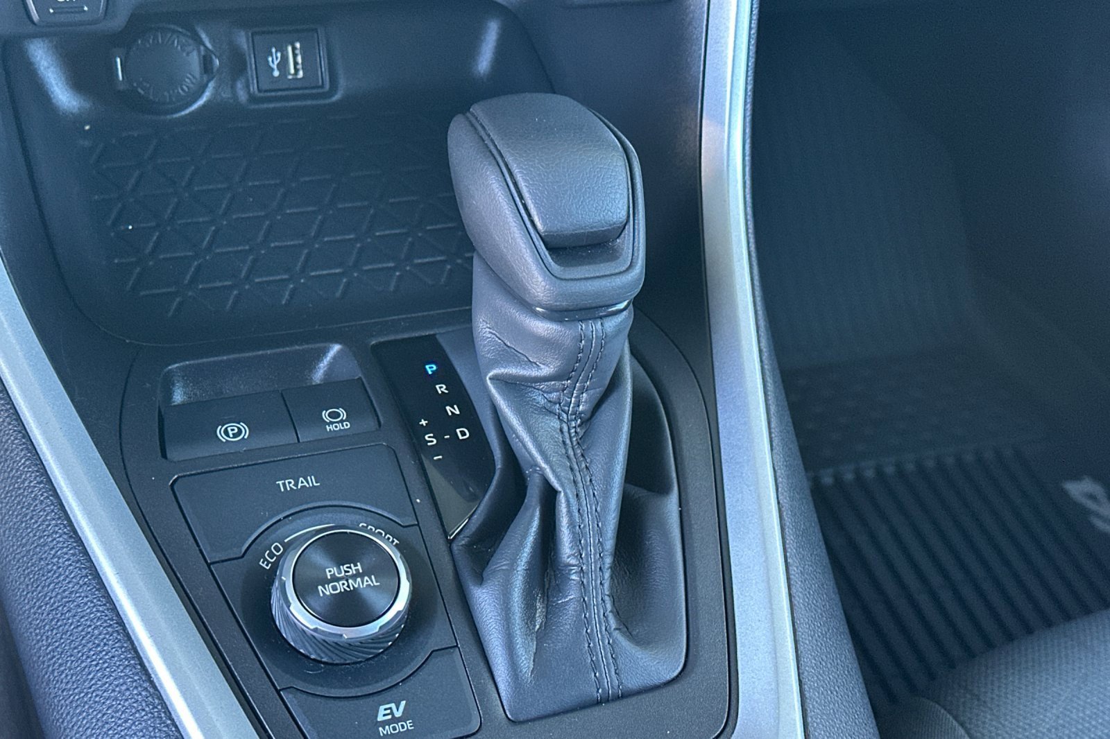 Used 2025 Toyota RAV4 XLE image 24