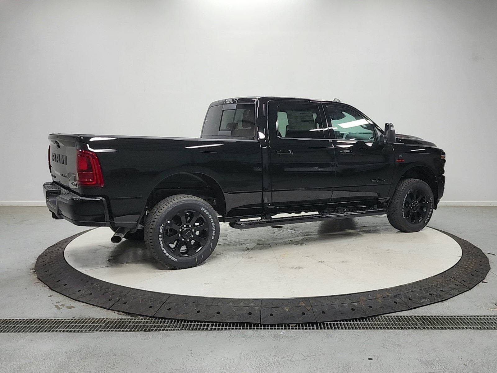 New 2026 RAM 2500 Laramie AWD/4WD image 8