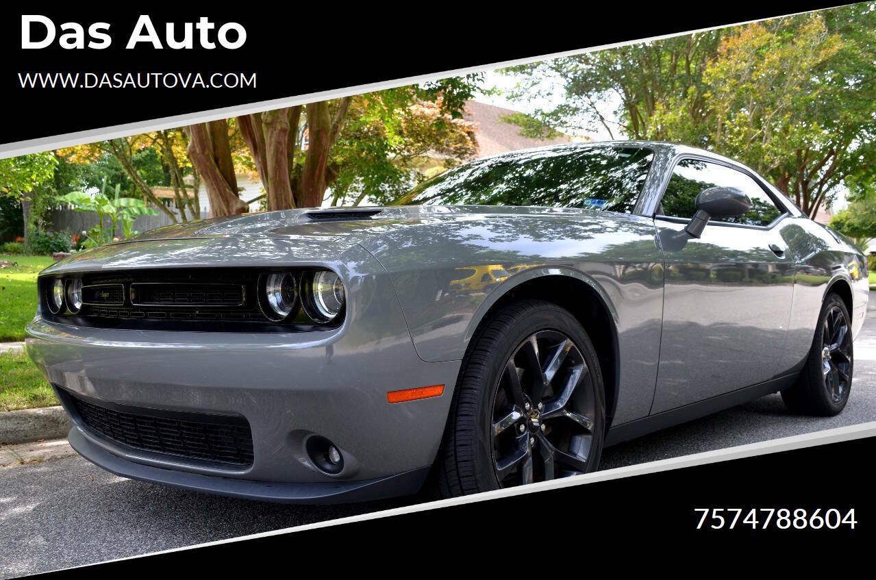Used 2019 Dodge Challenger SXT w/ Blacktop Package RWD image 1