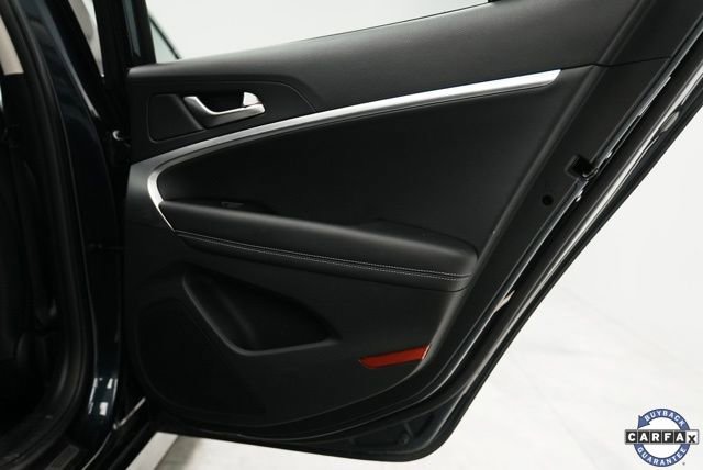 Used 2025 Genesis G70 2.5T image 30