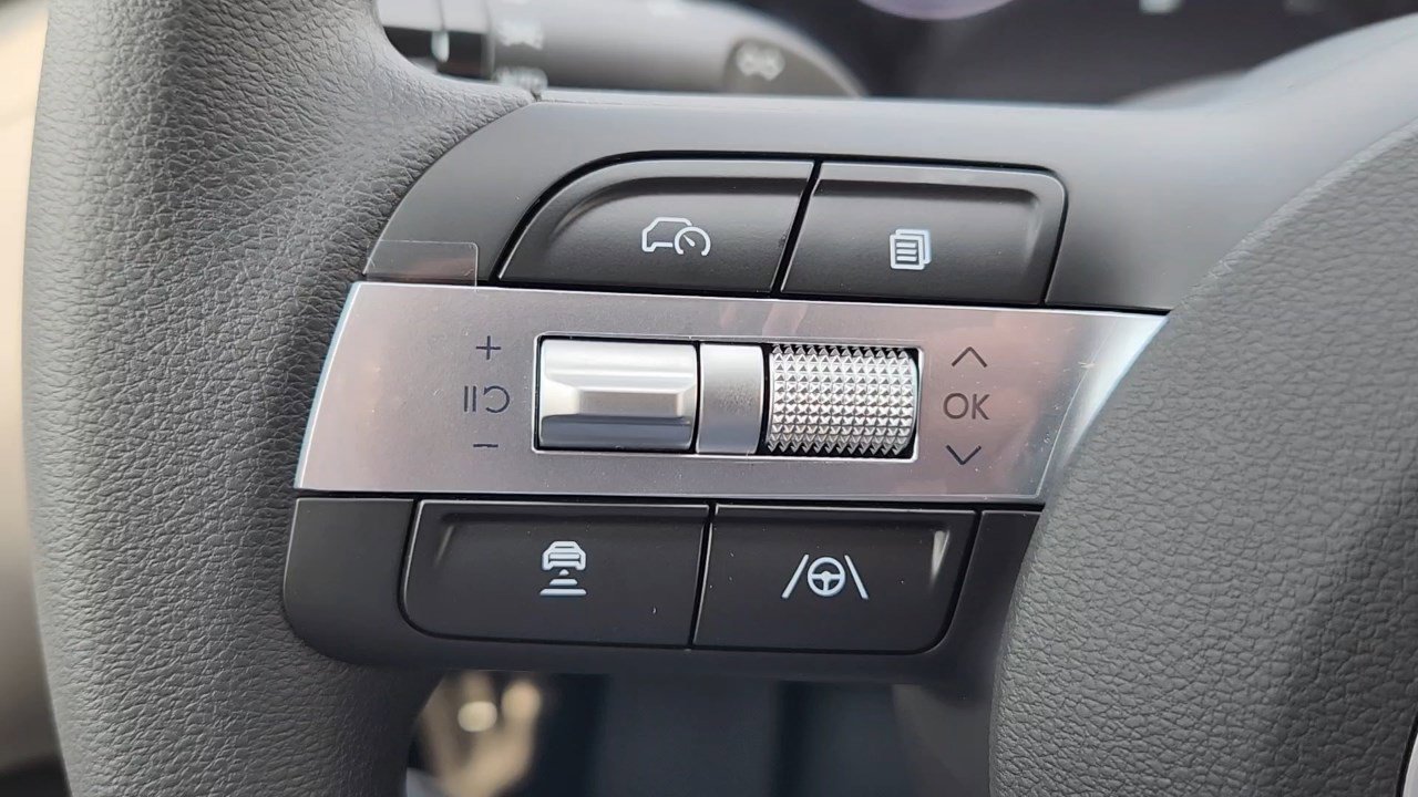 New 2025 Hyundai Tucson SE image 11