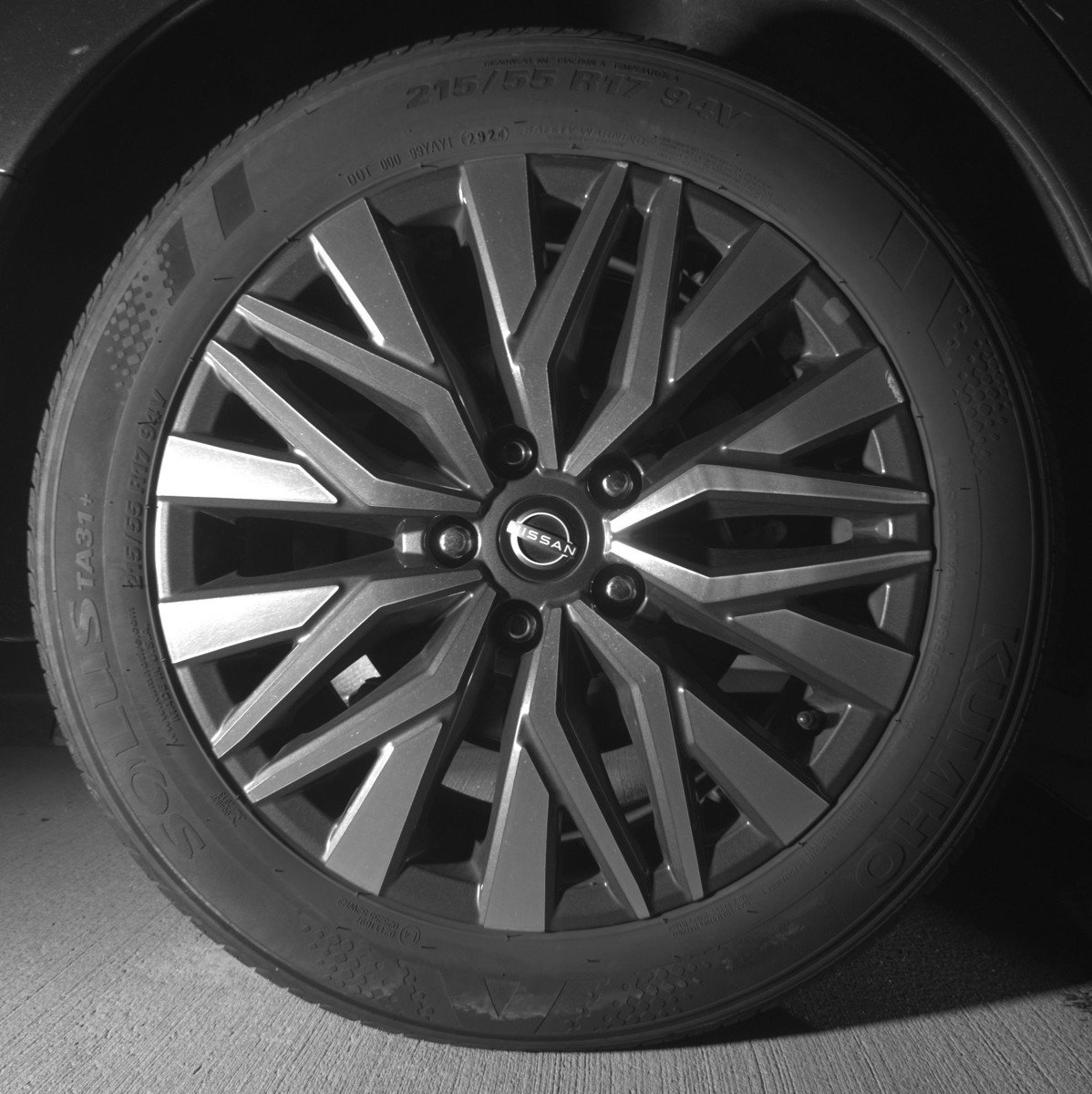 Used 2025 Nissan Altima 2.5 SV FWD image 15