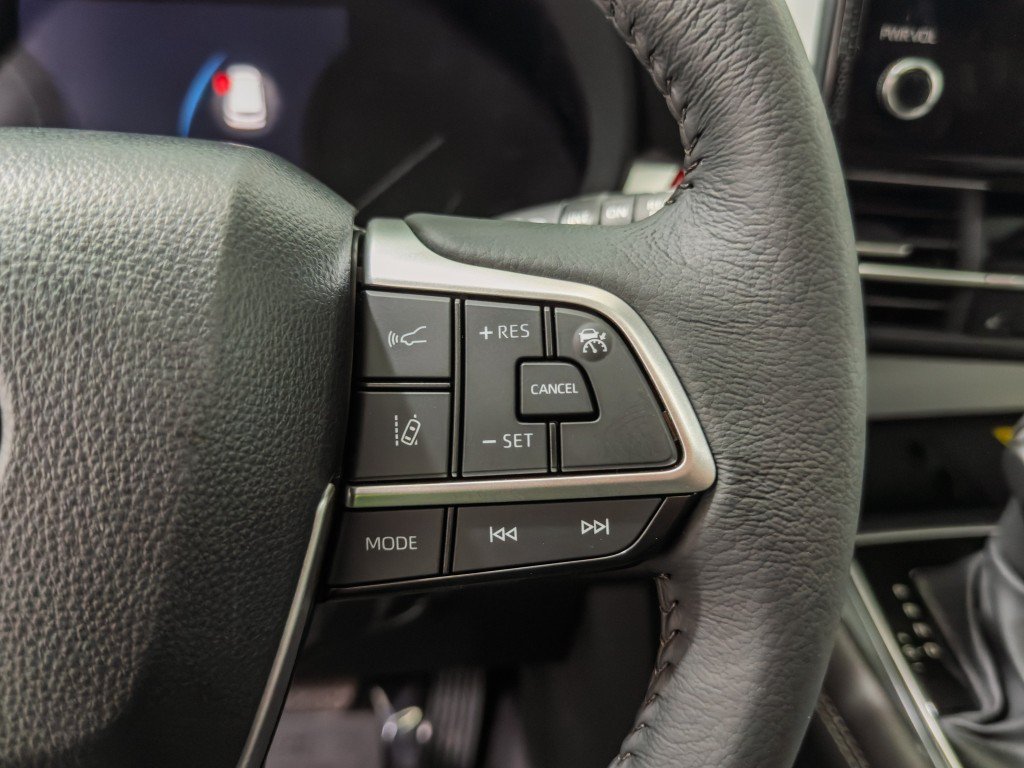 Used 2025 Toyota Sienna XLE AWD/4WD image 32