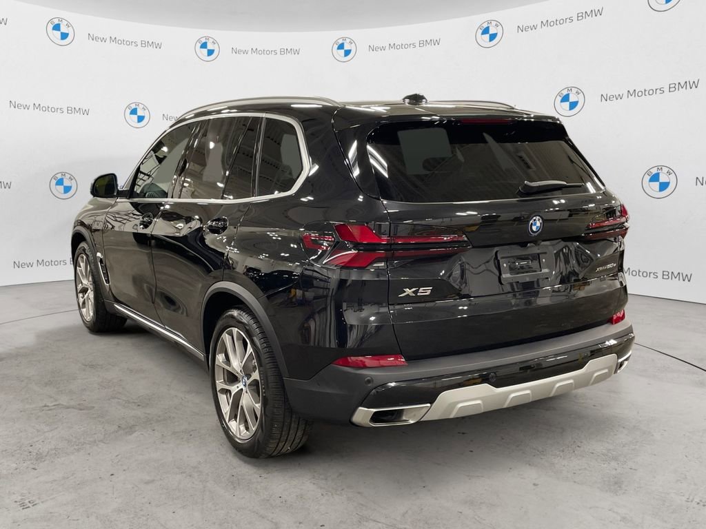Used 2025 BMW X5 xDrive50e w/ Parking Assistance Package image 3