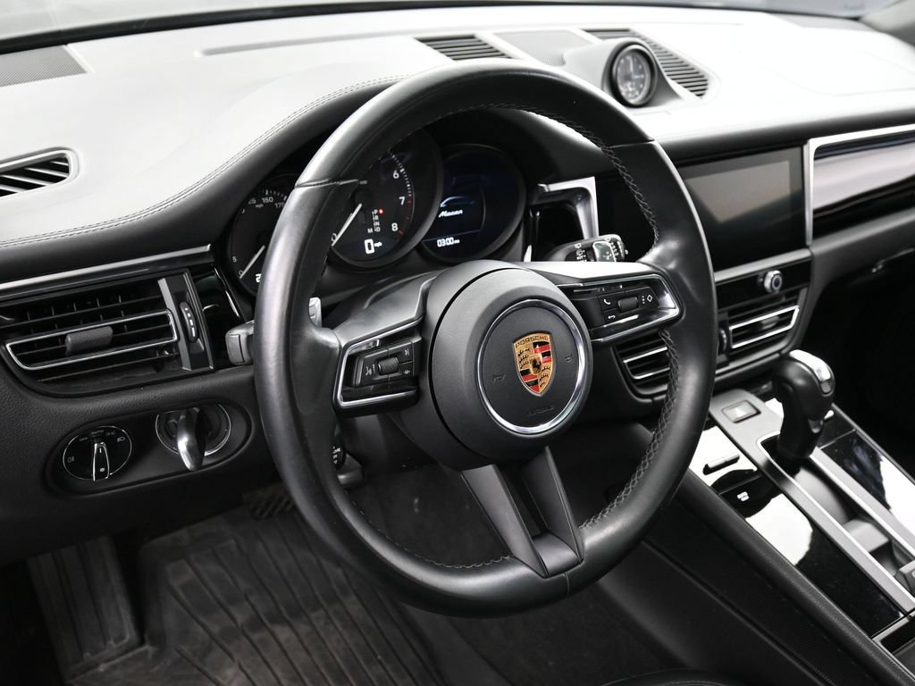 Certified 2023 Porsche Macan Turbo AWD/4WD image 16
