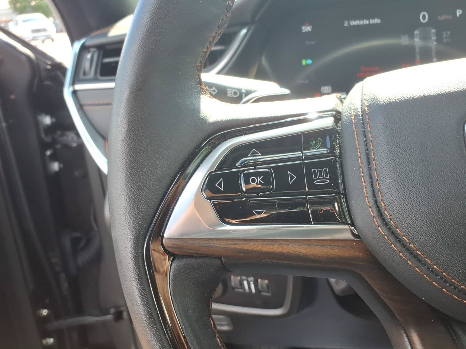 Used 2023 Jeep Grand Cherokee Summit w/ Luxury Tech Group V AWD/4WD image 23