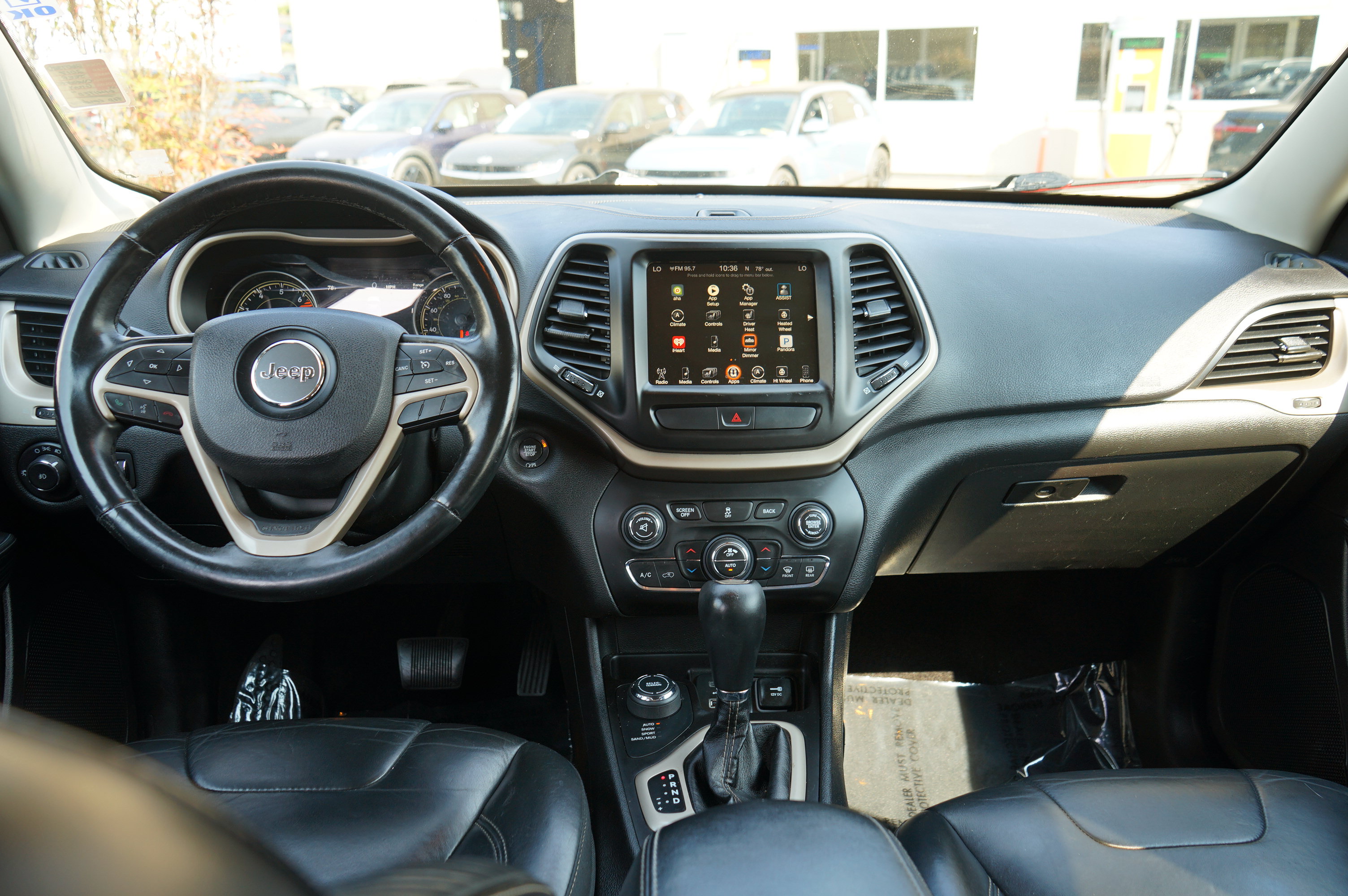 Used 2017 Jeep Cherokee Limited AWD/4WD image 28