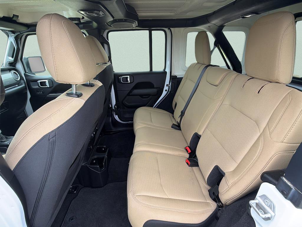 Used 2022 Jeep Wrangler Unlimited Sahara AWD/4WD image 11