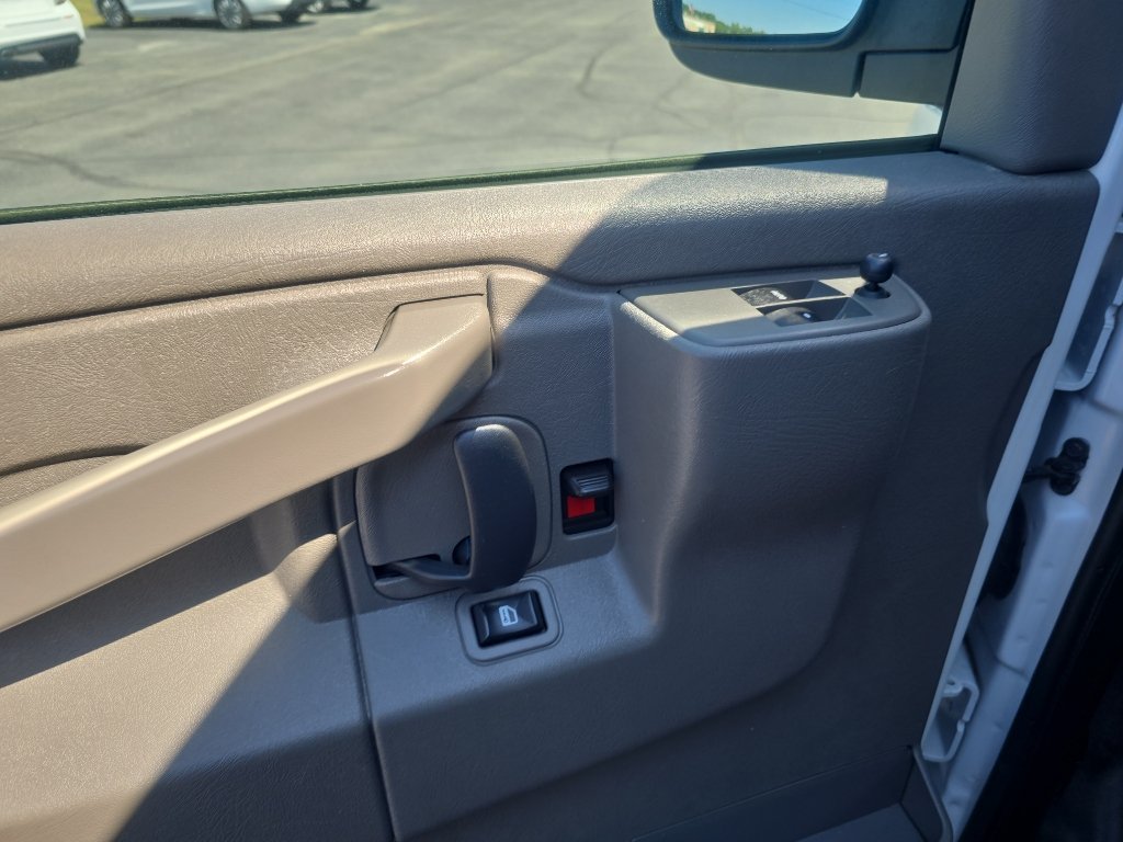 Used 2023 GMC Savana 3500 LS RWD image 18