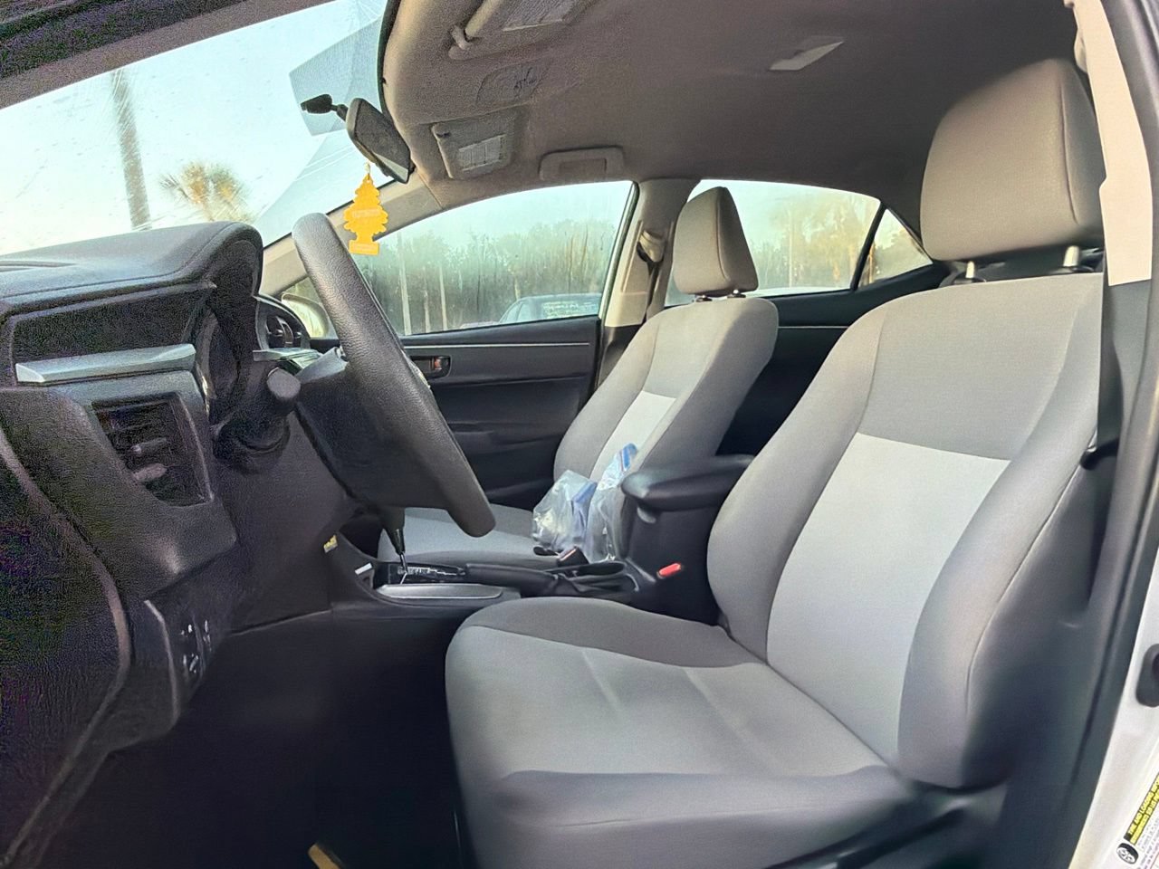 Used 2015 Toyota Corolla L FWD image 6