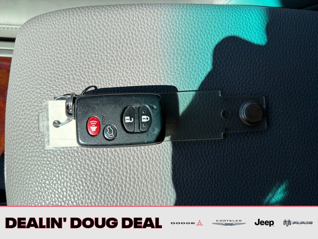 Used 2013 Toyota Highlander Limited image 29