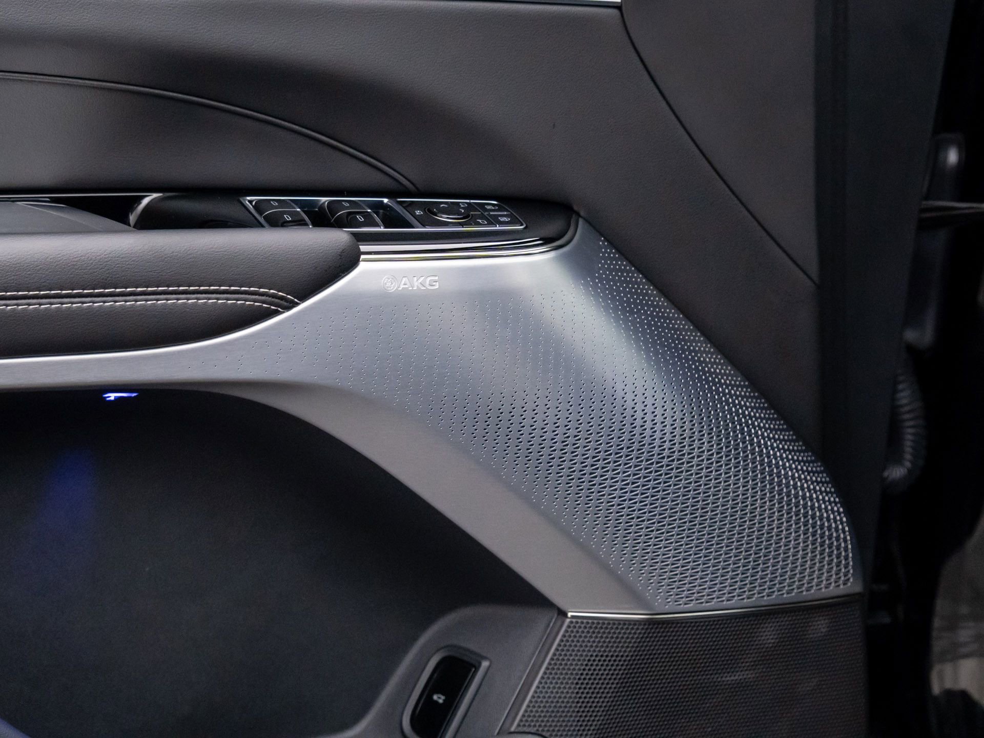 Certified 2025 Cadillac Lyriq Luxury w/ LPO, Floor Liner Package image 18