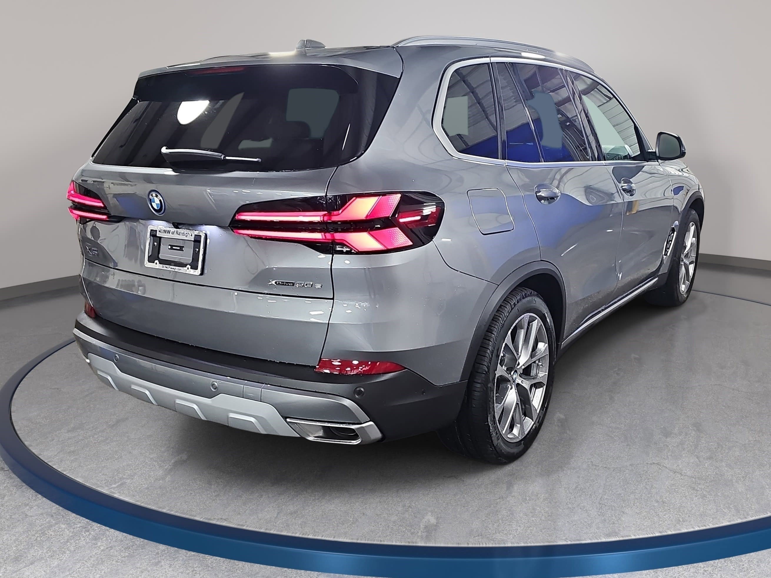 New 2026 BMW X5 xDrive50e w/ Climate Comfort Package AWD/4WD image 5