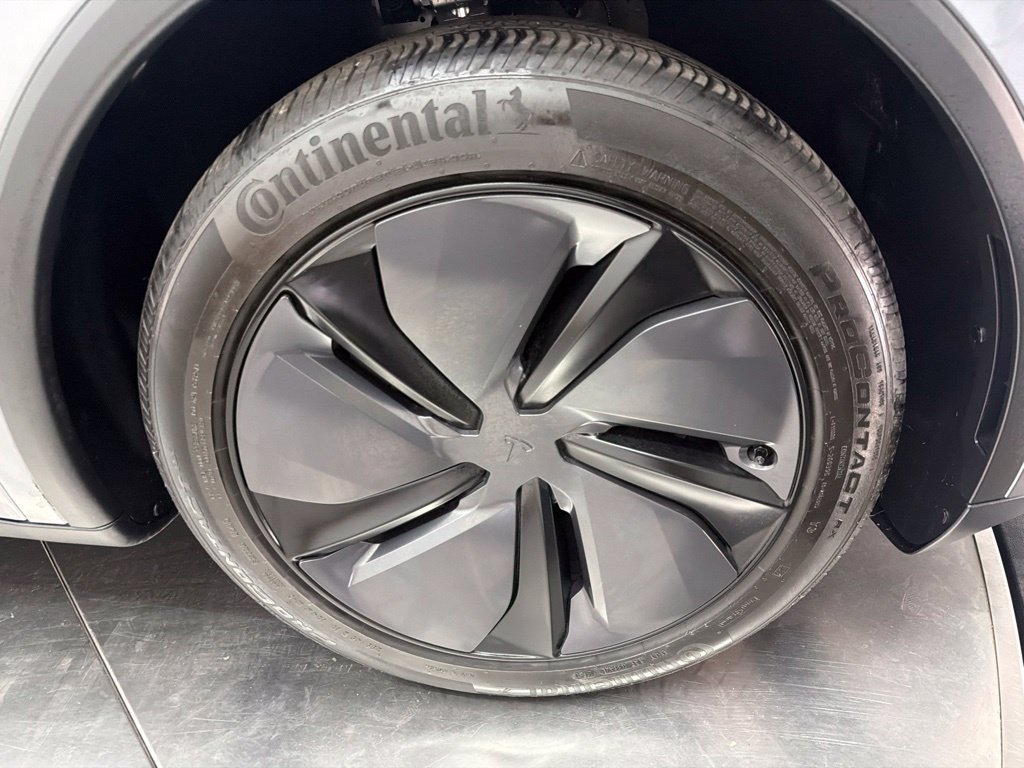 Used 2026 Tesla Model Y 2WD image 9