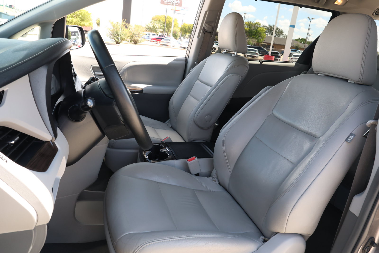 Used 2019 Toyota Sienna XLE FWD image 28