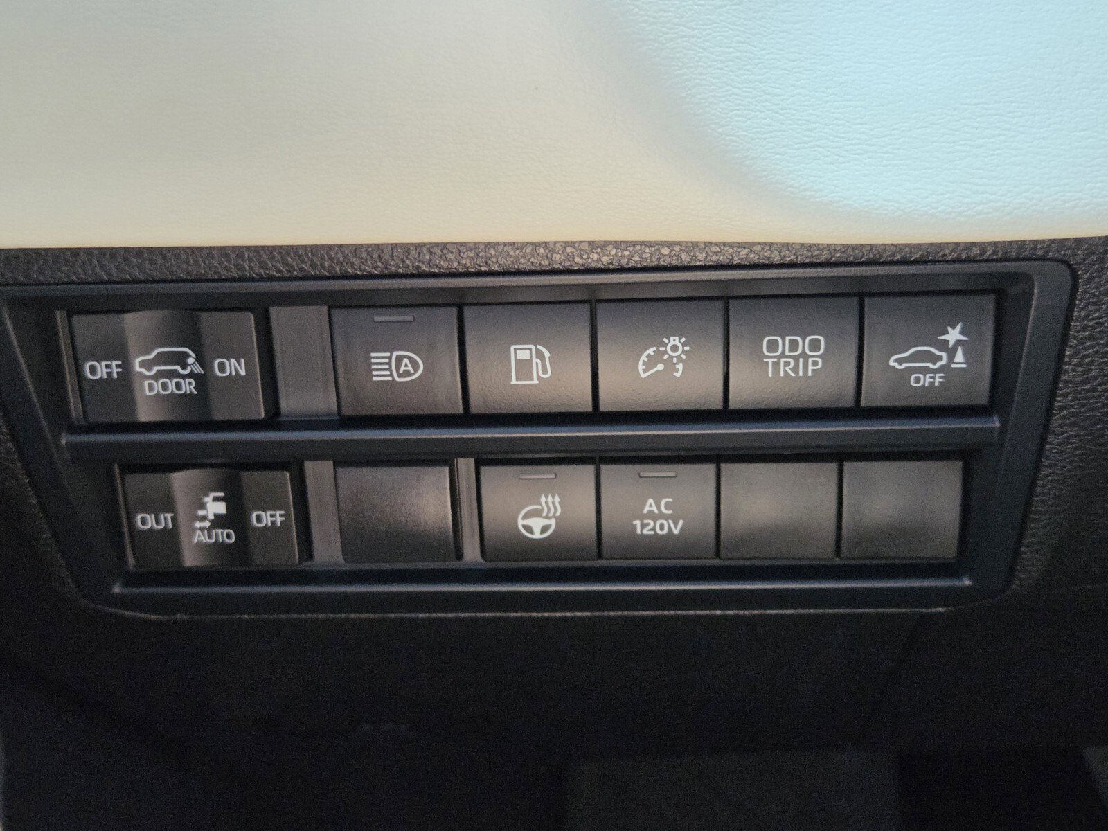 Certified 2025 Toyota Sequoia Capstone AWD/4WD image 20