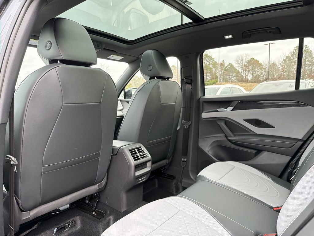 New 2026 Volkswagen Tiguan SE R-Line image 13