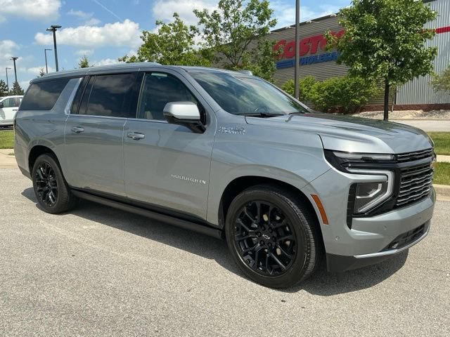 Used 2025 Chevrolet Suburban High Country AWD/4WD image 2